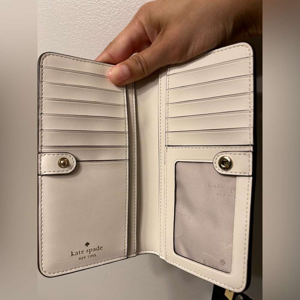 Collector's Kate Spade Coffee Break
Large Slim Bifold Wallet Leather - Picture 3 of 3